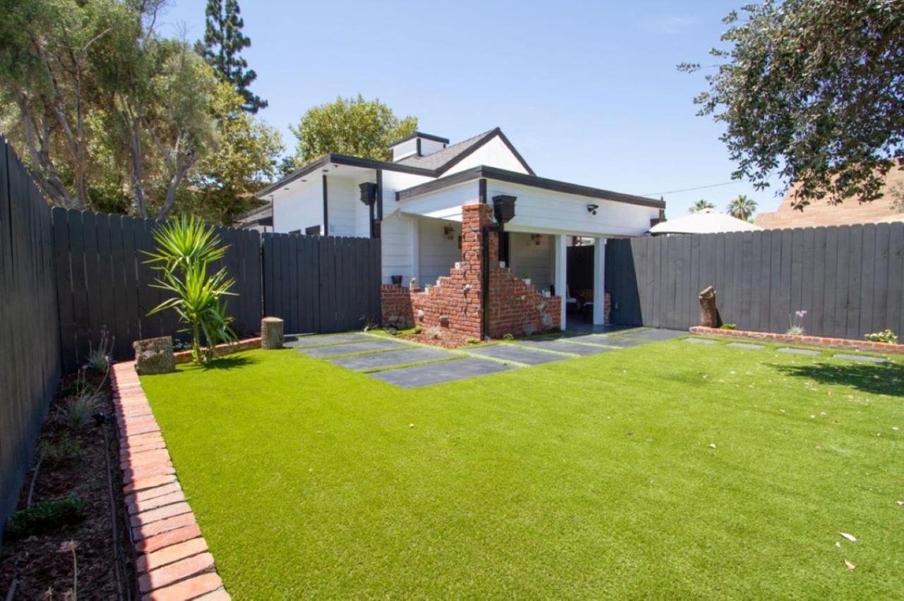 Dreamy Farmhouse In Studio City Los Angeles Exterior photo