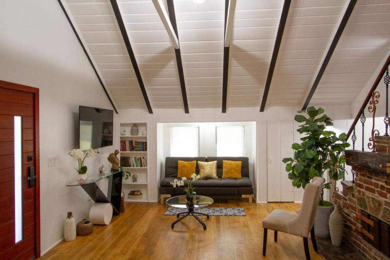 Dreamy Farmhouse In Studio City Los Angeles Exterior photo