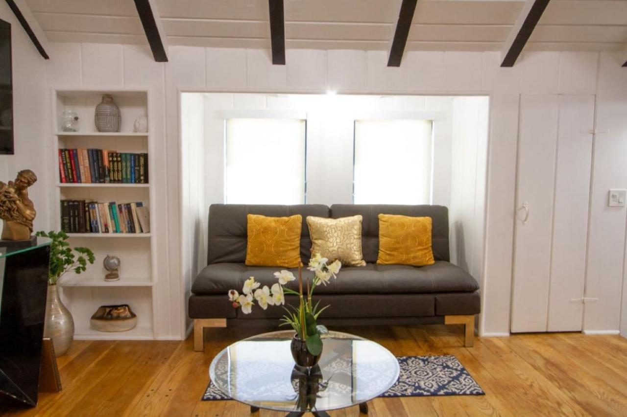 Dreamy Farmhouse In Studio City Los Angeles Exterior photo