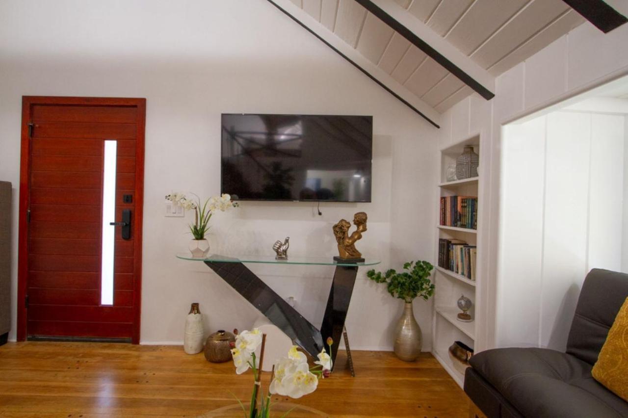 Dreamy Farmhouse In Studio City Los Angeles Exterior photo