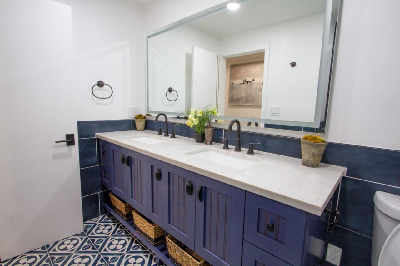 Dreamy Farmhouse In Studio City Los Angeles Exterior photo